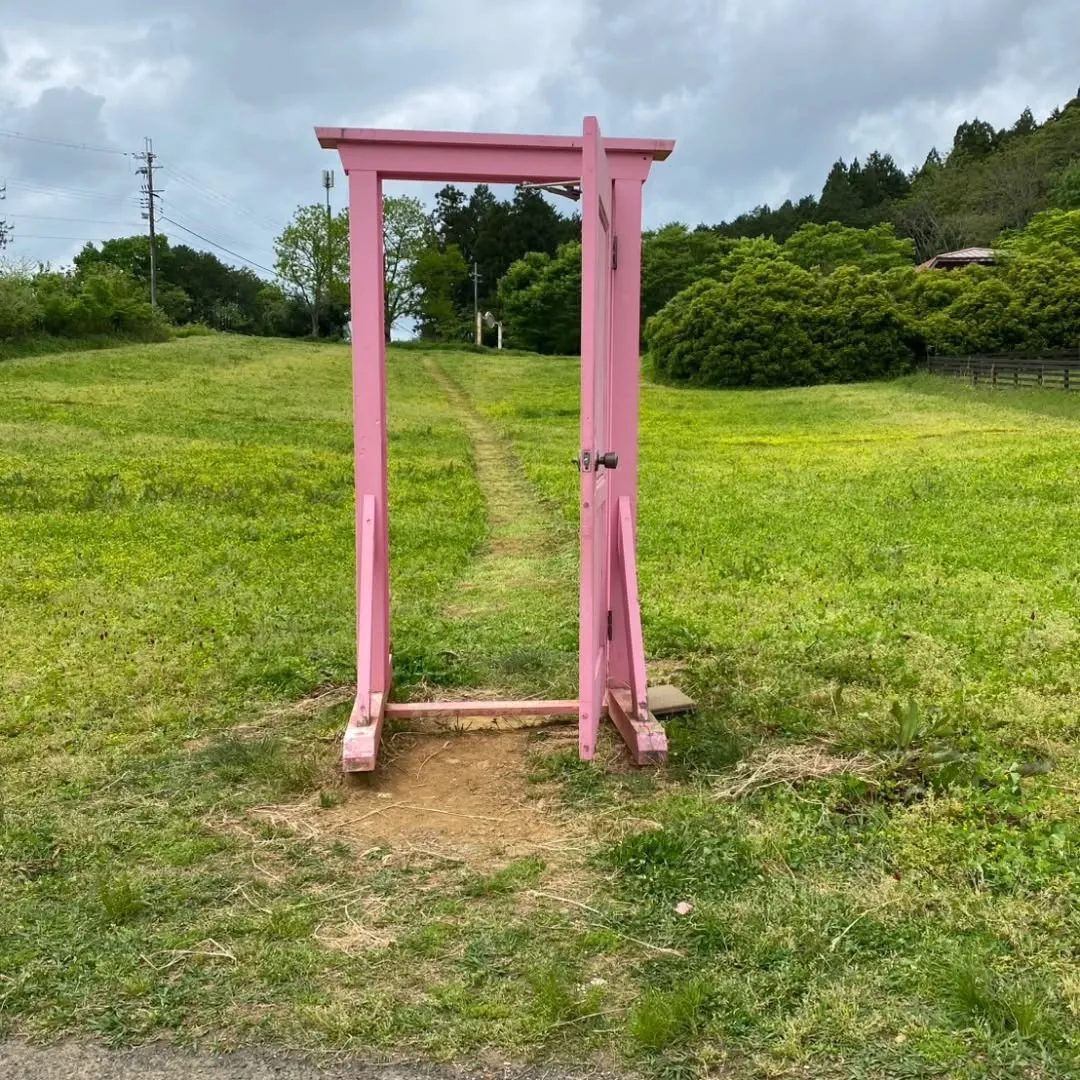 🐄【京都・綾部】牧場に“どこでもドア”置いた人、正直出てきて...